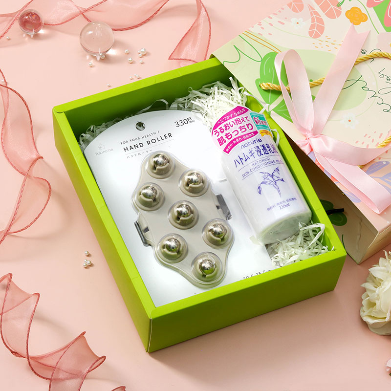 Giftset 8/3: Con lăn massage toàn thân dạng cầm tay và Sữa dưỡng thể Hatomugi ban đêm 400ml