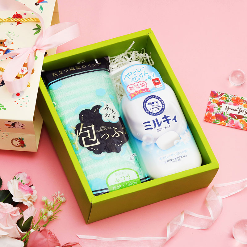 Giftset 20/10  Sữa tắm bọt mịn dịu nhẹ hương sữa Cow milky body soap 500ml và Khăn tắm tạo bọt 28x100cm