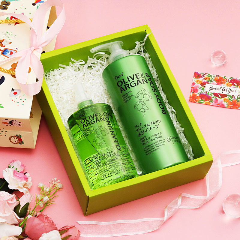 Giftset 20/10  Sữa tắm sáng da  800ml và Dầu tẩy trang chiết xuất dầu Olive & Argan Deve 500ml