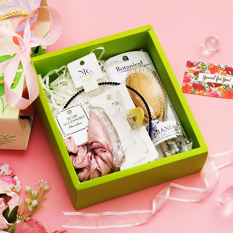 Giftset 20/10 Dây cột tóc, Kẹp càng cua, Băng đô và Lược chải đầu Botanical Amani Oil 15.5cm