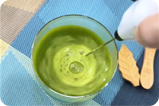 Cách pha Matcha nhanh chóng tại nhà với cây đánh tạo bọt